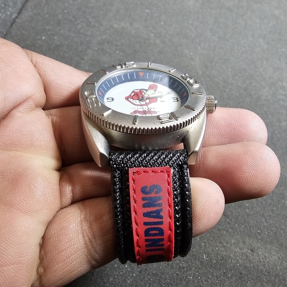 Cleveland Indians Mlb Sports Mens Quartz Fashion Watch Silver Tone Working shows - Picture 5 of 9